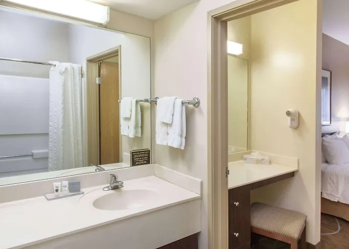 Hawthorn Extended By Wyndham Hotel Bloomington
